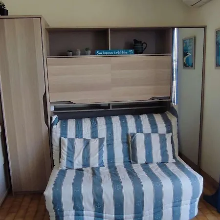 Apartment Studio Le Lavandou, 1 Piece, 4 Personnes - Fr-1-308-177