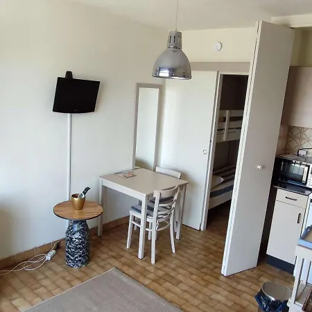 Studio Le Lavandou, 1 Piece, 4 Personnes - Fr-1-308-177 Apartment *