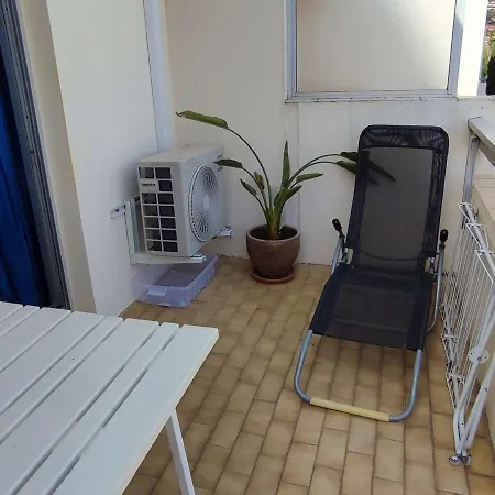 Apartment Studio Le Lavandou, 1 Piece, 4 Personnes - Fr-1-308-177 *
